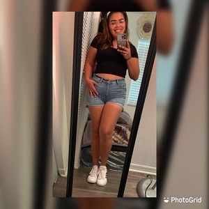 Meet your Posher, Alitzel isabel